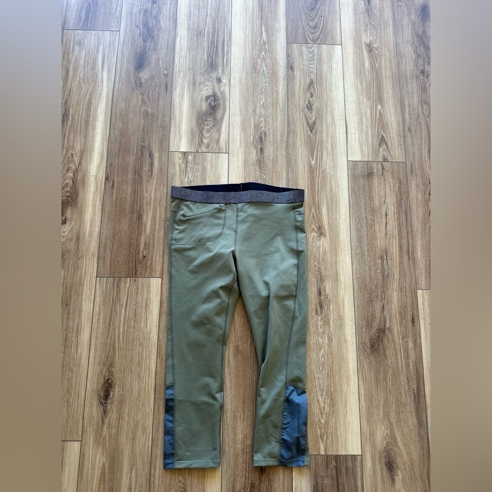 Mountain Hardwear women’s cropped leggings size medium